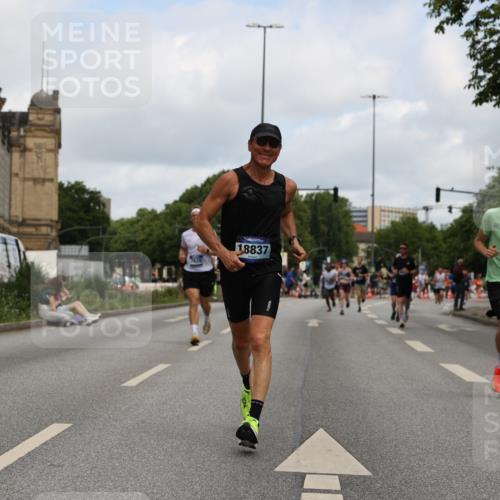 29.06.2025 - hella hamburg halbmarathon Yannick Fuchs http://msf.ph/oto/8184999 29.06.2025 10:29:21 20KM 1002, 4477, 5048, 5152, 5550, 6169, 6878, 7628, 7884, 8395, 9519, 9686, 11202, 11230, 11661, 14069, 14388, 15902, 16417, 17014, 18026, 18837 meine-sportfotos.de