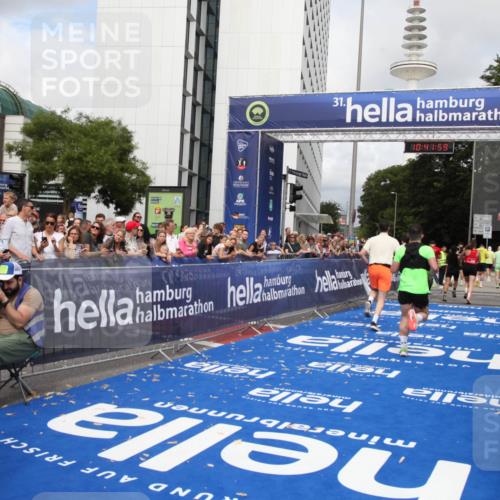 29.06.2025 - hella hamburg halbmarathon Michael Strokosch http://msf.ph/oto/8185026 29.06.2025 10:41:57 Ziel 1169, 7092, 10415, 11765, 15521, 15935, 16507 meine-sportfotos.de