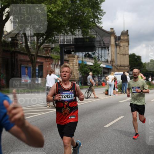 29.06.2025 - hella hamburg halbmarathon Yannick Fuchs http://msf.ph/oto/8185052 29.06.2025 10:43:32 20KM 1094, 1342, 1381, 1452, 1476, 2013, 2504, 2592, 2596, 2706, 2878, 2889, 2937, 3060, 4017, 4183, 4185, 4832, 5460, 5705, 6158, 7067, 7297, 7332, 8112, 8437, 8821, 9038, 9126, 9213, 9463, 9619, 9649, 9695, 9924, 9965, 10184, 10859, 11340, 11519, 11579, 11779, 11819, 11977, 12094, 12421, 12533, 12670, 13233, 13269, 13688, 13690, 14526, 15422, 15523, 15857, 16114, 16369, 16627, 16653, 16731, 16891, 17173, 17632, 17753, 18058, 18842, 18873, 18926, 19109 meine-sportfotos.de