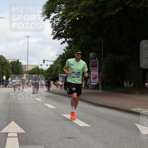 29.06.2025 - hella hamburg halbmarathon Yannick Fuchs http://msf.ph/oto/8185054 29.06.2025 10:29:22 20KM 1002, 4477, 5048, 5152, 5550, 6169, 6878, 7628, 7884, 8395, 8864, 9519, 9686, 11202, 11230, 11661, 14069, 14388, 15902, 17014, 18026, 18837 meine-sportfotos.de