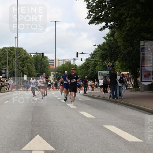 29.06.2025 - hella hamburg halbmarathon Yannick Fuchs http://msf.ph/oto/8185113 29.06.2025 10:29:24 20KM 1002, 4477, 5048, 5152, 6169, 6878, 7628, 7884, 7972, 8395, 8864, 9519, 9686, 11202, 11230, 11661, 14069, 14388, 15902, 16712, 17014, 18026, 18837, 19022 meine-sportfotos.de