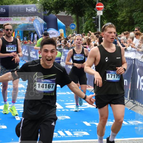 29.06.2025 - hella hamburg halbmarathon Zöllner http://msf.ph/oto/8185119 29.06.2025 10:33:22 Ziel 1959, 4679, 7723, 9047, 14167, 16881, 17175, 18455 meine-sportfotos.de