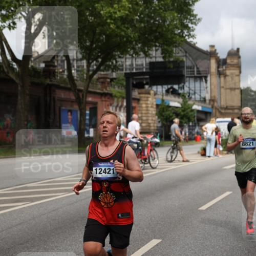 29.06.2025 - hella hamburg halbmarathon Yannick Fuchs http://msf.ph/oto/8185126 29.06.2025 10:43:32 20KM 1094, 1342, 1381, 1452, 1476, 2013, 2504, 2592, 2596, 2706, 2878, 2889, 2937, 3060, 4017, 4183, 4185, 4832, 5460, 5705, 6158, 7067, 7297, 7332, 8112, 8437, 8821, 9038, 9126, 9213, 9463, 9619, 9649, 9695, 9924, 9965, 10184, 10859, 11340, 11519, 11579, 11779, 11819, 11977, 12094, 12421, 12533, 12670, 13233, 13269, 13688, 13690, 14526, 15422, 15523, 15857, 16114, 16369, 16627, 16653, 16731, 16891, 17173, 17632, 17753, 18058, 18842, 18873, 18926, 19109 meine-sportfotos.de