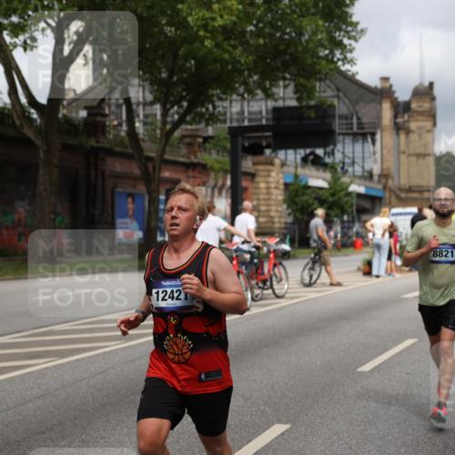 29.06.2025 - hella hamburg halbmarathon Yannick Fuchs http://msf.ph/oto/8185150 29.06.2025 10:43:32 20KM 1094, 1342, 1381, 1452, 1476, 2013, 2504, 2592, 2596, 2706, 2878, 2889, 2937, 3060, 4017, 4183, 4185, 4832, 5460, 5705, 6158, 7067, 7297, 7332, 8112, 8437, 8821, 9038, 9126, 9213, 9463, 9619, 9649, 9695, 9924, 9965, 10184, 10859, 11340, 11519, 11579, 11779, 11819, 11977, 12094, 12421, 12533, 12670, 13233, 13269, 13688, 13690, 14526, 15422, 15523, 15857, 16114, 16369, 16627, 16653, 16731, 16891, 17173, 17632, 17753, 18058, 18842, 18873, 18926, 19109 meine-sportfotos.de