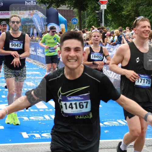 29.06.2025 - hella hamburg halbmarathon Zöllner http://msf.ph/oto/8185153 29.06.2025 10:33:23 Ziel 1959, 4679, 7723, 9047, 14167, 16881, 17175, 17489, 18455 meine-sportfotos.de