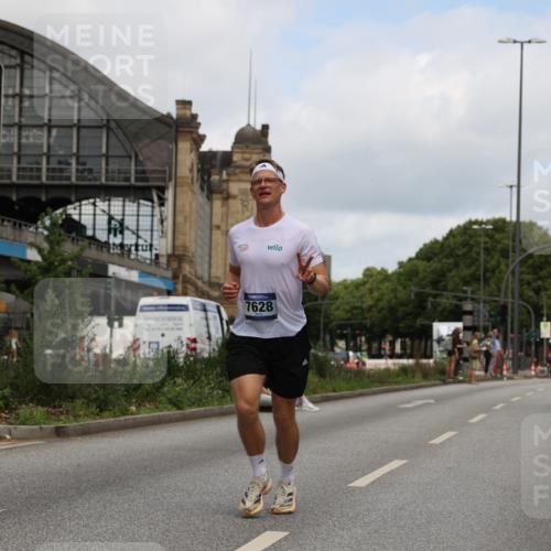 29.06.2025 - hella hamburg halbmarathon Yannick Fuchs http://msf.ph/oto/8185158 29.06.2025 10:29:24 20KM 1002, 4477, 5048, 5152, 6169, 6878, 7628, 7884, 7972, 8395, 8864, 9519, 9686, 11202, 11230, 11661, 14069, 14388, 15902, 16712, 17014, 18026, 18837, 19022 meine-sportfotos.de
