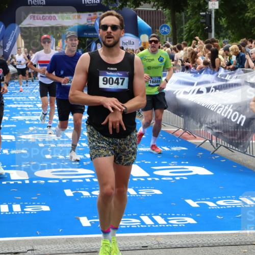 29.06.2025 - hella hamburg halbmarathon Zöllner http://msf.ph/oto/8185184 29.06.2025 10:33:24 Ziel 1959, 4679, 7723, 9047, 16881, 17056, 17489, 18455 meine-sportfotos.de