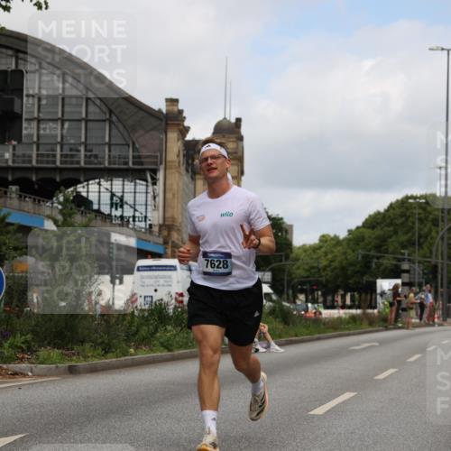 29.06.2025 - hella hamburg halbmarathon Yannick Fuchs http://msf.ph/oto/8185186 29.06.2025 10:29:24 20KM 1002, 4477, 5048, 5152, 6169, 6878, 7628, 7884, 7972, 8395, 8864, 9519, 9686, 11202, 11230, 11661, 14069, 14388, 15902, 16712, 17014, 18026, 18837, 19022 meine-sportfotos.de