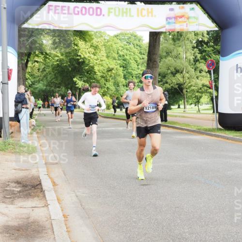 29.06.2025 - hella hamburg halbmarathon MichiJ http://msf.ph/oto/8185197 29.06.2025 10:18:31 Zwischen KM18-KM19 2075, 3968, 6090, 12189, 15883 meine-sportfotos.de