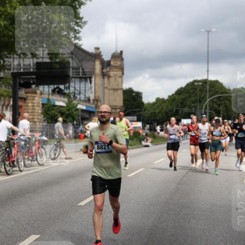 29.06.2025 - hella hamburg halbmarathon Yannick Fuchs http://msf.ph/oto/8185200 29.06.2025 10:43:33 20KM 1094, 1342, 1381, 1476, 2013, 2504, 2516, 2592, 2596, 2706, 2878, 2889, 2937, 3060, 3692, 4017, 4832, 5460, 5705, 6158, 7067, 7297, 7332, 8112, 8437, 8821, 9038, 9126, 9213, 9463, 9619, 9649, 9695, 9924, 9965, 10184, 10859, 11340, 11519, 11579, 11779, 11819, 11977, 12094, 12421, 12533, 12670, 13233, 13269, 13688, 13690, 14526, 15422, 15523, 16114, 16369, 16627, 16653, 16731, 16891, 17173, 17632, 17753, 18058, 18842, 18926, 19109 meine-sportfotos.de