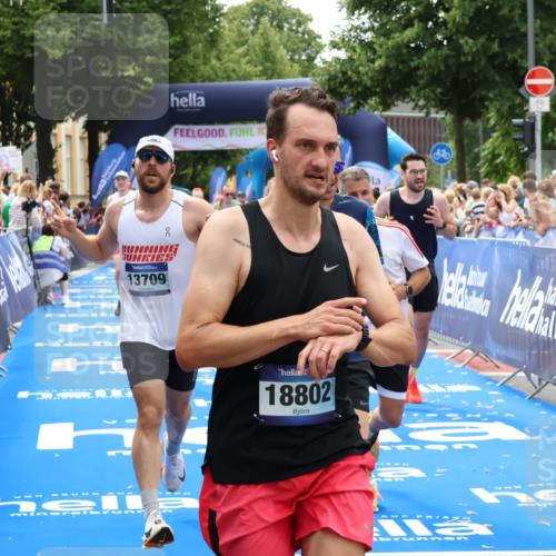 29.06.2025 - hella hamburg halbmarathon Zöllner http://msf.ph/oto/8185216 29.06.2025 10:42:22 Ziel 1312, 1903, 2675, 6639, 6770, 7865, 9365, 13709, 13746, 13807, 14226, 14811, 14899, 15270, 15654, 16281, 16660, 17182 meine-sportfotos.de