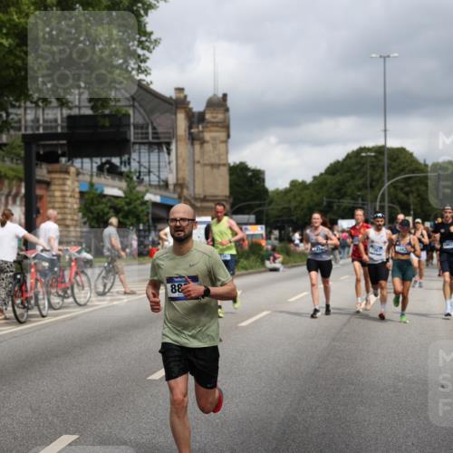 29.06.2025 - hella hamburg halbmarathon Yannick Fuchs http://msf.ph/oto/8185229 29.06.2025 10:43:33 20KM 1094, 1342, 1381, 1476, 2013, 2504, 2516, 2592, 2596, 2706, 2878, 2889, 2937, 3060, 3692, 4017, 4832, 5460, 5705, 6158, 7067, 7297, 7332, 8112, 8437, 8821, 9038, 9126, 9213, 9463, 9619, 9649, 9695, 9924, 9965, 10184, 10859, 11340, 11519, 11579, 11779, 11819, 11977, 12094, 12421, 12533, 12670, 13233, 13269, 13688, 13690, 14526, 15422, 15523, 16114, 16369, 16627, 16653, 16731, 16891, 17173, 17632, 17753, 18058, 18842, 18926, 19109 meine-sportfotos.de
