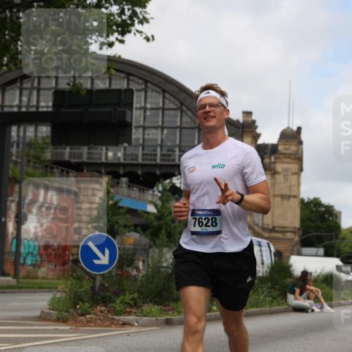 29.06.2025 - hella hamburg halbmarathon Yannick Fuchs http://msf.ph/oto/8185237 29.06.2025 10:29:25 20KM 1002, 1217, 4477, 5048, 5152, 6169, 6878, 7628, 7884, 7972, 8395, 8864, 9519, 9686, 11202, 11230, 11661, 12369, 14069, 14388, 16712, 17014, 18837, 19022 meine-sportfotos.de