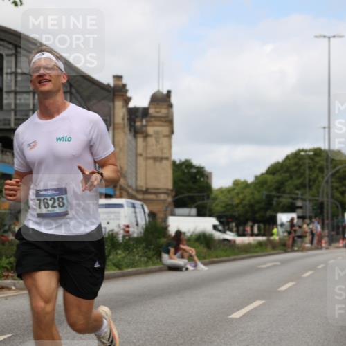 29.06.2025 - hella hamburg halbmarathon Yannick Fuchs http://msf.ph/oto/8185243 29.06.2025 10:29:25 20KM 1002, 1217, 4477, 5048, 5152, 6169, 6878, 7628, 7884, 7972, 8395, 8864, 9519, 9686, 11202, 11230, 11661, 12369, 14069, 14388, 16712, 17014, 18837, 19022 meine-sportfotos.de