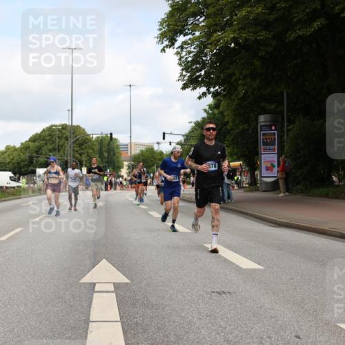 29.06.2025 - hella hamburg halbmarathon Yannick Fuchs http://msf.ph/oto/8185302 29.06.2025 10:29:27 20KM 1002, 1217, 4477, 5048, 5152, 6169, 6878, 7628, 7972, 8395, 8864, 9686, 11202, 11230, 11661, 12369, 14069, 14388, 14603, 16712, 17014, 18419, 18837, 19022 meine-sportfotos.de