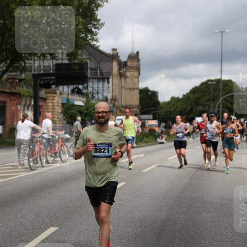 29.06.2025 - hella hamburg halbmarathon Yannick Fuchs http://msf.ph/oto/8185317 29.06.2025 10:43:33 20KM 1094, 1342, 1381, 1476, 2013, 2504, 2516, 2592, 2596, 2706, 2878, 2889, 2937, 3060, 3692, 4017, 4832, 5460, 5705, 6158, 7067, 7297, 7332, 8112, 8437, 8821, 9038, 9126, 9213, 9463, 9619, 9649, 9695, 9924, 9965, 10184, 10859, 11340, 11519, 11579, 11779, 11819, 11977, 12094, 12421, 12533, 12670, 13233, 13269, 13688, 13690, 14526, 15422, 15523, 16114, 16369, 16627, 16653, 16731, 16891, 17173, 17632, 17753, 18058, 18842, 18926, 19109 meine-sportfotos.de