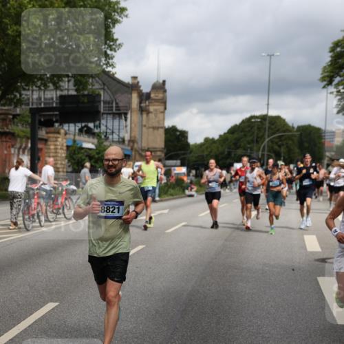 29.06.2025 - hella hamburg halbmarathon Yannick Fuchs http://msf.ph/oto/8185337 29.06.2025 10:43:33 20KM 1094, 1342, 1381, 1476, 2013, 2504, 2516, 2592, 2596, 2706, 2878, 2889, 2937, 3060, 3692, 4017, 4832, 5460, 5705, 6158, 7067, 7297, 7332, 8112, 8437, 8821, 9038, 9126, 9213, 9463, 9619, 9649, 9695, 9924, 9965, 10184, 10859, 11340, 11519, 11579, 11779, 11819, 11977, 12094, 12421, 12533, 12670, 13233, 13269, 13688, 13690, 14526, 15422, 15523, 16114, 16369, 16627, 16653, 16731, 16891, 17173, 17632, 17753, 18058, 18842, 18926, 19109 meine-sportfotos.de