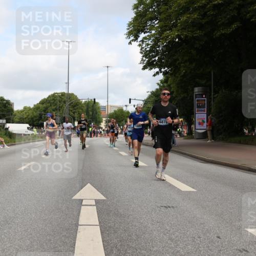 29.06.2025 - hella hamburg halbmarathon Yannick Fuchs http://msf.ph/oto/8185353 29.06.2025 10:29:27 20KM 1002, 1217, 4477, 5048, 5152, 6169, 6878, 7628, 7972, 8395, 8864, 9686, 11202, 11230, 11661, 12369, 14069, 14388, 14603, 16712, 17014, 18419, 18837, 19022 meine-sportfotos.de