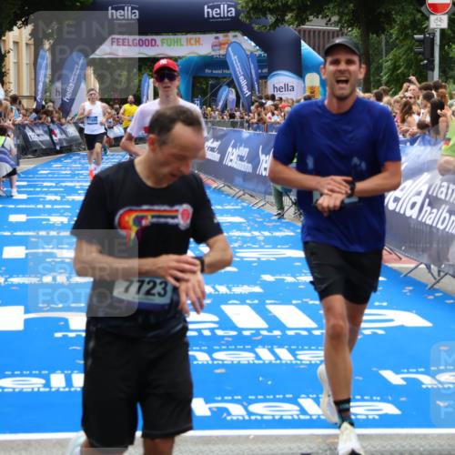 29.06.2025 - hella hamburg halbmarathon Zöllner http://msf.ph/oto/8185381 29.06.2025 10:33:25 Ziel 1959, 4679, 7723, 8956, 16881, 17056, 17489 meine-sportfotos.de
