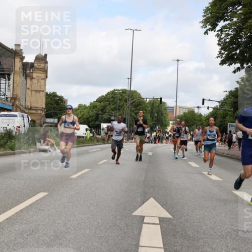 29.06.2025 - hella hamburg halbmarathon Yannick Fuchs http://msf.ph/oto/8185398 29.06.2025 10:29:28 20KM 1002, 1217, 4477, 5048, 5152, 6169, 6878, 7628, 7972, 8395, 8864, 9686, 11230, 11661, 12369, 14069, 14388, 14603, 15991, 16712, 17014, 18419, 18837, 19022 meine-sportfotos.de