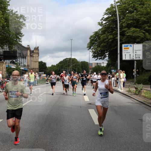 29.06.2025 - hella hamburg halbmarathon Yannick Fuchs http://msf.ph/oto/8185431 29.06.2025 10:43:33 20KM 1094, 1342, 1381, 1476, 2013, 2504, 2516, 2592, 2596, 2706, 2878, 2889, 2937, 3060, 3692, 4017, 4832, 5460, 5705, 6158, 7067, 7297, 7332, 8112, 8437, 8821, 9038, 9126, 9213, 9463, 9619, 9649, 9695, 9924, 9965, 10184, 10859, 11340, 11519, 11579, 11779, 11819, 11977, 12094, 12421, 12533, 12670, 13233, 13269, 13688, 13690, 14526, 15422, 15523, 16114, 16369, 16627, 16653, 16731, 16891, 17173, 17632, 17753, 18058, 18842, 18926, 19109 meine-sportfotos.de