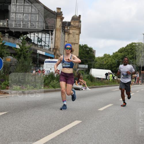 29.06.2025 - hella hamburg halbmarathon Yannick Fuchs http://msf.ph/oto/8185434 29.06.2025 10:29:29 20KM 1002, 1217, 4477, 5048, 5152, 6169, 6878, 7628, 7972, 8395, 8864, 9686, 11230, 11661, 12369, 14069, 14388, 14603, 15991, 16712, 17014, 18419, 18837, 19022 meine-sportfotos.de