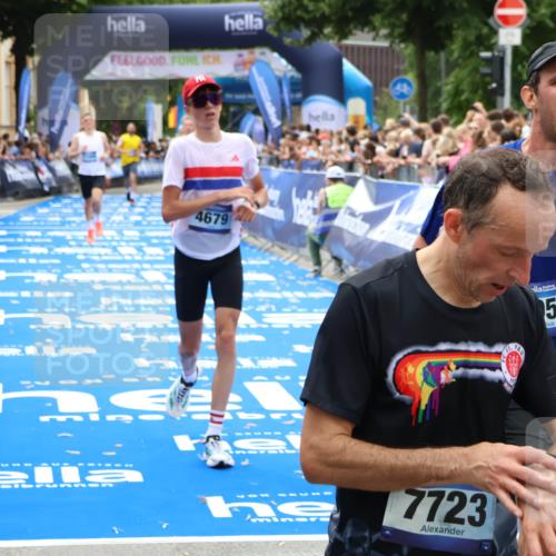 29.06.2025 - hella hamburg halbmarathon Zöllner http://msf.ph/oto/8185459 29.06.2025 10:33:26 Ziel 1959, 4602, 4679, 8956, 16881, 17056, 17489 meine-sportfotos.de