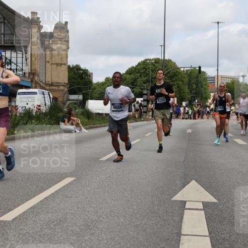 29.06.2025 - hella hamburg halbmarathon Yannick Fuchs http://msf.ph/oto/8185499 29.06.2025 10:29:30 20KM 1002, 1217, 4477, 5048, 5152, 6169, 6878, 7628, 7972, 8395, 8864, 9686, 11661, 12369, 14069, 14388, 14603, 15991, 16140, 16712, 17014, 18419, 18837, 19022 meine-sportfotos.de