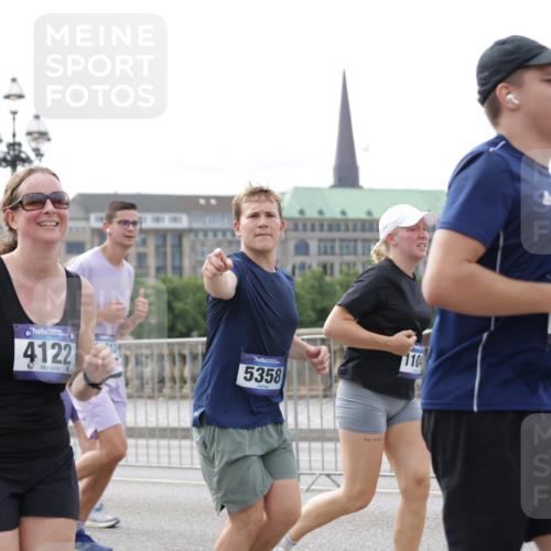 29.06.2025 - hella hamburg halbmarathon Jannik Wohlers http://msf.ph/oto/8185551 29.06.2025 10:23:32 Lombardsbrücke 1444, 1545, 2489, 3013, 4122, 4597, 4990, 5039, 5055, 5258, 5260, 5358, 5661, 5954, 7013, 7426, 8141, 8149, 8502, 8676, 8717, 9217, 9603, 11044, 11347, 11415, 11454, 13149, 14521, 15352, 15739, 15853, 17385, 17513, 17595, 18091, 18210, 18314, 18745, 18998, 19017 meine-sportfotos.de
