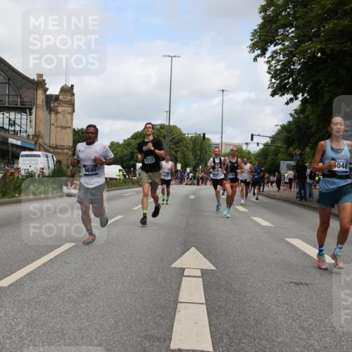 29.06.2025 - hella hamburg halbmarathon Yannick Fuchs http://msf.ph/oto/8185587 29.06.2025 10:29:30 20KM 1002, 1217, 4477, 5048, 5152, 6169, 6878, 7628, 7972, 8395, 8864, 9686, 11661, 12369, 14069, 14388, 14603, 15991, 16140, 16712, 17014, 18419, 18837, 19022 meine-sportfotos.de