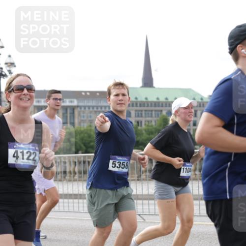 29.06.2025 - hella hamburg halbmarathon Jannik Wohlers http://msf.ph/oto/8185592 29.06.2025 10:23:32 Lombardsbrücke 1444, 1545, 2489, 3013, 4122, 4597, 4990, 5039, 5055, 5258, 5260, 5358, 5661, 5954, 7013, 7426, 8141, 8149, 8502, 8676, 8717, 9217, 9603, 11044, 11347, 11415, 11454, 13149, 14521, 15352, 15739, 15853, 17385, 17513, 17595, 18091, 18210, 18314, 18745, 18998, 19017 meine-sportfotos.de