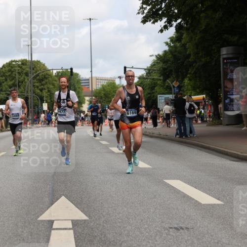 29.06.2025 - hella hamburg halbmarathon Yannick Fuchs http://msf.ph/oto/8185609 29.06.2025 10:29:31 20KM 1002, 1217, 1562, 4477, 5048, 5152, 6169, 6878, 7628, 7972, 8395, 8864, 9686, 11661, 12369, 14069, 14388, 14603, 15991, 16140, 16712, 17014, 18419, 18837, 19022 meine-sportfotos.de