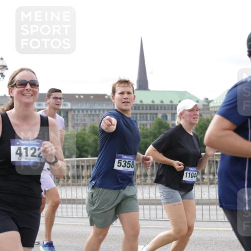 29.06.2025 - hella hamburg halbmarathon Jannik Wohlers http://msf.ph/oto/8185635 29.06.2025 10:23:32 Lombardsbrücke 1444, 1545, 2489, 3013, 4122, 4597, 4990, 5039, 5055, 5258, 5260, 5358, 5661, 5954, 7013, 7426, 8141, 8149, 8502, 8676, 8717, 9217, 9603, 11044, 11347, 11415, 11454, 13149, 14521, 15352, 15739, 15853, 17385, 17513, 17595, 18091, 18210, 18314, 18745, 18998, 19017 meine-sportfotos.de
