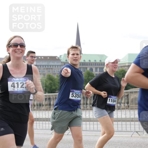 29.06.2025 - hella hamburg halbmarathon Jannik Wohlers http://msf.ph/oto/8185677 29.06.2025 10:23:32 Lombardsbrücke 1444, 1545, 2489, 3013, 4122, 4597, 4990, 5039, 5055, 5258, 5260, 5358, 5661, 5954, 7013, 7426, 8141, 8149, 8502, 8676, 8717, 9217, 9603, 11044, 11347, 11415, 11454, 13149, 14521, 15352, 15739, 15853, 17385, 17513, 17595, 18091, 18210, 18314, 18745, 18998, 19017 meine-sportfotos.de