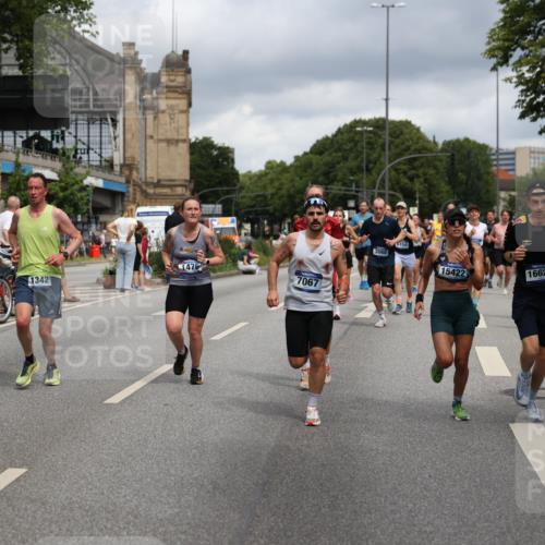 29.06.2025 - hella hamburg halbmarathon Yannick Fuchs http://msf.ph/oto/8185754 29.06.2025 10:43:35 20KM 1094, 1342, 1381, 1476, 2013, 2504, 2516, 2592, 2596, 2706, 2878, 2889, 2937, 3060, 3692, 4017, 4832, 5460, 5705, 6158, 7067, 7297, 7332, 8112, 8437, 8821, 9038, 9126, 9200, 9213, 9463, 9619, 9649, 9695, 9924, 9965, 10184, 11340, 11519, 11579, 11779, 11819, 11977, 12035, 12094, 12271, 12421, 12670, 13233, 13688, 13690, 14526, 15422, 15523, 16114, 16369, 16627, 16653, 16731, 16891, 17173, 17632, 17753, 18058, 18842, 18926, 19109 meine-sportfotos.de