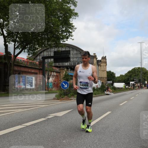 29.06.2025 - hella hamburg halbmarathon Yannick Fuchs http://msf.ph/oto/8185757 29.06.2025 10:29:35 20KM 1002, 1217, 1562, 4477, 5048, 5152, 6169, 6878, 7628, 7972, 8395, 8864, 9686, 12204, 12369, 14069, 14388, 14603, 14952, 15991, 16140, 16712, 16963, 17014, 18419, 19022 meine-sportfotos.de