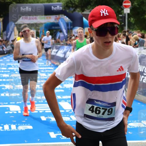 29.06.2025 - hella hamburg halbmarathon Zöllner http://msf.ph/oto/8185759 29.06.2025 10:33:30 Ziel 4602, 8956, 15326, 16931, 17056, 17489, 18731 meine-sportfotos.de