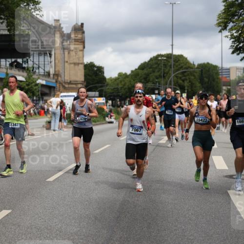 29.06.2025 - hella hamburg halbmarathon Yannick Fuchs http://msf.ph/oto/8185777 29.06.2025 10:43:35 20KM 1094, 1342, 1381, 1476, 2013, 2504, 2516, 2592, 2596, 2706, 2878, 2889, 2937, 3060, 3692, 4017, 4832, 5460, 5705, 6158, 7067, 7297, 7332, 8112, 8437, 8821, 9038, 9126, 9200, 9213, 9463, 9619, 9649, 9695, 9924, 9965, 10184, 11340, 11519, 11579, 11779, 11819, 11977, 12035, 12094, 12271, 12421, 12670, 13233, 13688, 13690, 14526, 15422, 15523, 16114, 16369, 16627, 16653, 16731, 16891, 17173, 17632, 17753, 18058, 18842, 18926, 19109 meine-sportfotos.de