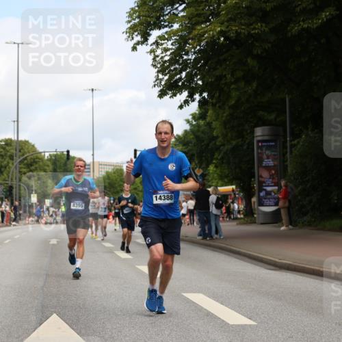 29.06.2025 - hella hamburg halbmarathon Yannick Fuchs http://msf.ph/oto/8185778 29.06.2025 10:29:36 20KM 1002, 1217, 1562, 4477, 5048, 5152, 6169, 6878, 7628, 7972, 8395, 8864, 9686, 12204, 12369, 14069, 14388, 14603, 14952, 15991, 16140, 16712, 16963, 17014, 18419, 19022 meine-sportfotos.de