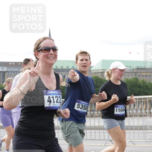 29.06.2025 - hella hamburg halbmarathon Jannik Wohlers http://msf.ph/oto/8185813 29.06.2025 10:23:32 Lombardsbrücke 1444, 1545, 2489, 3013, 4122, 4597, 4990, 5039, 5055, 5258, 5260, 5358, 5661, 5954, 7013, 7426, 8141, 8149, 8502, 8676, 8717, 9217, 9603, 11044, 11347, 11415, 11454, 13149, 14521, 15352, 15739, 15853, 17385, 17513, 17595, 18091, 18210, 18314, 18745, 18998, 19017 meine-sportfotos.de