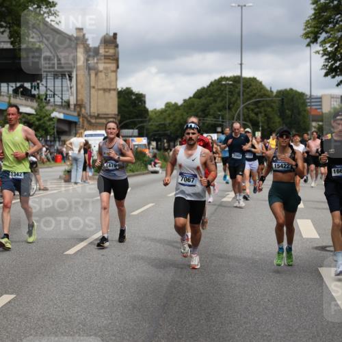 29.06.2025 - hella hamburg halbmarathon Yannick Fuchs http://msf.ph/oto/8185818 29.06.2025 10:43:35 20KM 1094, 1342, 1381, 1476, 2013, 2504, 2516, 2592, 2596, 2706, 2878, 2889, 2937, 3060, 3692, 4017, 4832, 5460, 5705, 6158, 7067, 7297, 7332, 8112, 8437, 8821, 9038, 9126, 9200, 9213, 9463, 9619, 9649, 9695, 9924, 9965, 10184, 11340, 11519, 11579, 11779, 11819, 11977, 12035, 12094, 12271, 12421, 12670, 13233, 13688, 13690, 14526, 15422, 15523, 16114, 16369, 16627, 16653, 16731, 16891, 17173, 17632, 17753, 18058, 18842, 18926, 19109 meine-sportfotos.de