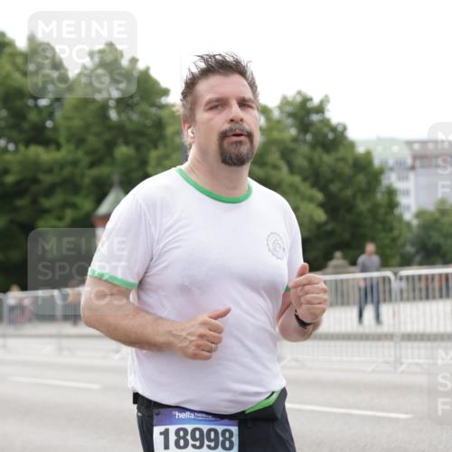 29.06.2025 - hella hamburg halbmarathon Jannik Wohlers http://msf.ph/oto/8185856 29.06.2025 10:23:33 Lombardsbrücke 1444, 1545, 2489, 3013, 3185, 4122, 4597, 4990, 5039, 5055, 5258, 5260, 5358, 5661, 5954, 7013, 7426, 8141, 8149, 8502, 8676, 8717, 9217, 9603, 11044, 11347, 11415, 11454, 13149, 15352, 15739, 15853, 17385, 17513, 17595, 18091, 18210, 18314, 18745, 18998, 19017 meine-sportfotos.de