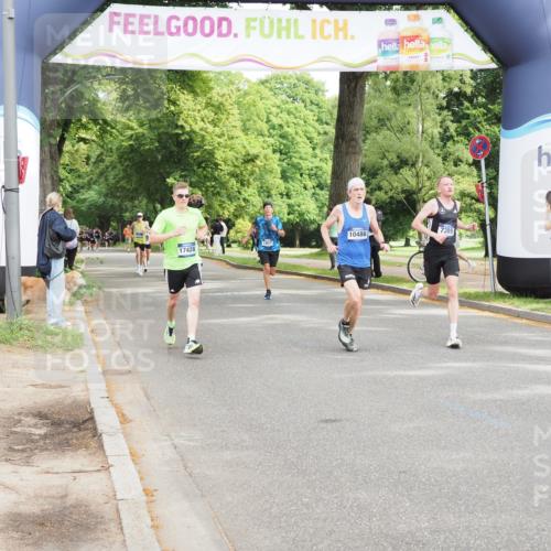 29.06.2025 - hella hamburg halbmarathon MichiJ http://msf.ph/oto/8185870 29.06.2025 10:18:42 Zwischen KM18-KM19 7389, 8473, 17374 meine-sportfotos.de