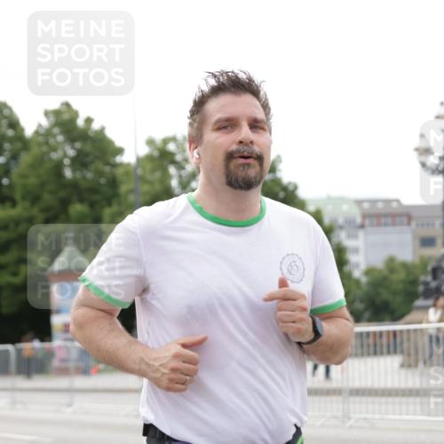 29.06.2025 - hella hamburg halbmarathon Jannik Wohlers http://msf.ph/oto/8185935 29.06.2025 10:23:33 Lombardsbrücke 1444, 1545, 2489, 3013, 3185, 4122, 4597, 4990, 5039, 5055, 5258, 5260, 5358, 5661, 5954, 7013, 7426, 8141, 8149, 8502, 8676, 8717, 9217, 9603, 11044, 11347, 11415, 11454, 13149, 15352, 15739, 15853, 17385, 17513, 17595, 18091, 18210, 18314, 18745, 18998, 19017 meine-sportfotos.de