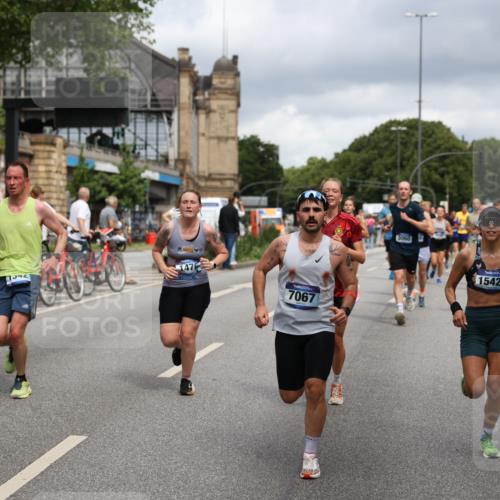 29.06.2025 - hella hamburg halbmarathon Yannick Fuchs http://msf.ph/oto/8185950 29.06.2025 10:43:35 20KM 1094, 1342, 1381, 1476, 2013, 2504, 2516, 2592, 2596, 2706, 2878, 2889, 2937, 3060, 3692, 4017, 4832, 5460, 5705, 6158, 7067, 7297, 7332, 8112, 8437, 8821, 9038, 9126, 9200, 9213, 9463, 9619, 9649, 9695, 9924, 9965, 10184, 11340, 11519, 11579, 11779, 11819, 11977, 12035, 12094, 12271, 12421, 12670, 13233, 13688, 13690, 14526, 15422, 15523, 16114, 16369, 16627, 16653, 16731, 16891, 17173, 17632, 17753, 18058, 18842, 18926, 19109 meine-sportfotos.de