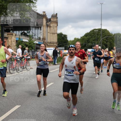 29.06.2025 - hella hamburg halbmarathon Yannick Fuchs http://msf.ph/oto/8186018 29.06.2025 10:43:36 20KM 1094, 1342, 1381, 1476, 2013, 2504, 2516, 2592, 2596, 2706, 2878, 2889, 2937, 3060, 3692, 4017, 4832, 5460, 5705, 6158, 7067, 7297, 7332, 8112, 8437, 8821, 9038, 9126, 9200, 9213, 9463, 9619, 9649, 9695, 9924, 9965, 10184, 11340, 11519, 11579, 11779, 11819, 11977, 12035, 12094, 12271, 12421, 12670, 13233, 13688, 13690, 14526, 15422, 15523, 16114, 16627, 16653, 16731, 16891, 17173, 17753, 18058, 18842, 18926, 19109 meine-sportfotos.de