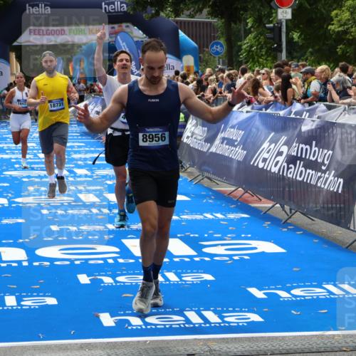 29.06.2025 - hella hamburg halbmarathon Zöllner http://msf.ph/oto/8186099 29.06.2025 10:33:33 Ziel 4602, 8956, 15326, 16931, 17056, 18731, 18854 meine-sportfotos.de