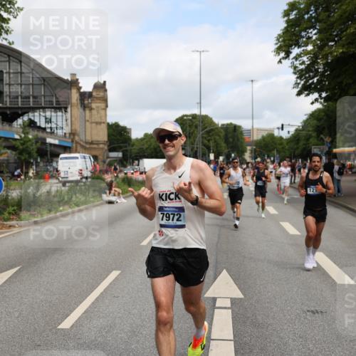 29.06.2025 - hella hamburg halbmarathon Yannick Fuchs http://msf.ph/oto/8186111 29.06.2025 10:29:44 20KM 1217, 1562, 5269, 5554, 7466, 7867, 7972, 8395, 8864, 8901, 10771, 12204, 12369, 14069, 14388, 14603, 14629, 14952, 15390, 15391, 15991, 16140, 16177, 16712, 16811, 16963, 16964, 17643, 18183, 18220, 18419, 19022 meine-sportfotos.de