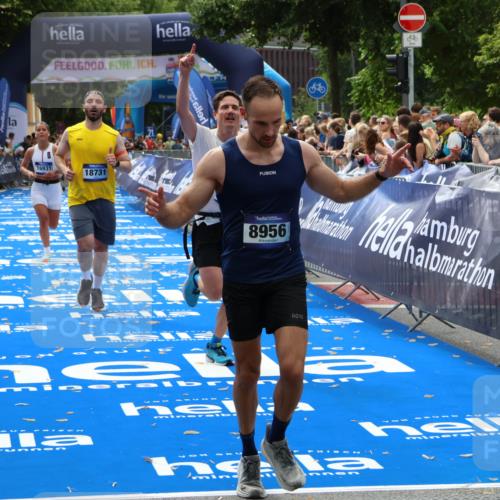 29.06.2025 - hella hamburg halbmarathon Zöllner http://msf.ph/oto/8186146 29.06.2025 10:33:34 Ziel 4602, 8312, 8956, 15326, 16931, 18731, 18854 meine-sportfotos.de
