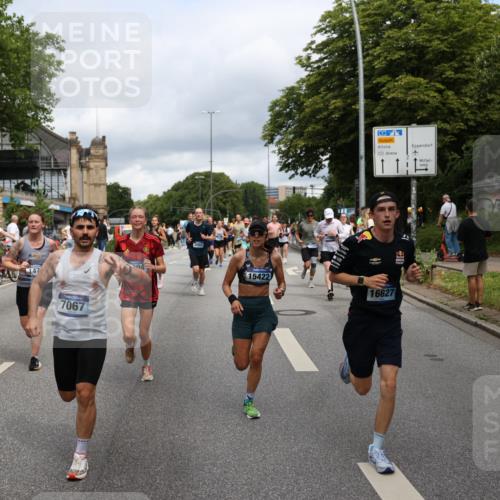 29.06.2025 - hella hamburg halbmarathon Yannick Fuchs http://msf.ph/oto/8186179 29.06.2025 10:43:36 20KM 1094, 1342, 1381, 1476, 2013, 2504, 2516, 2592, 2596, 2706, 2878, 2889, 2937, 3060, 3692, 4017, 4832, 5460, 5705, 6158, 7067, 7297, 7332, 8112, 8437, 8821, 9038, 9126, 9200, 9213, 9463, 9619, 9649, 9695, 9924, 9965, 10184, 11340, 11519, 11579, 11779, 11819, 11977, 12035, 12094, 12271, 12421, 12670, 13233, 13688, 13690, 14526, 15422, 15523, 16114, 16627, 16653, 16731, 16891, 17173, 17753, 18058, 18842, 18926, 19109 meine-sportfotos.de